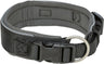 Schwarzes verstellbares Hundehalsband mit Klickverschluss und Metallring, sichtbare Marke "Trixie".
