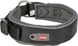 Schwarzes Hundehalsband mit grauer Polsterung und einem Kunststoffverschluss; Etikett mit "TRIXIE" sichtbar.