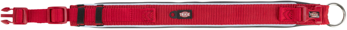 Rotes Hundehalsband mit schwarzem Rand, Steckschnalle, verstellbarem Verschluss und Trixie-Logo.