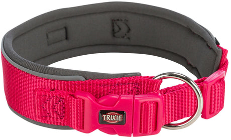 Rotes Hundehalsband mit Klickverschluss, schwarzer Polsterung und silbernem D-Ring, Aufschrift "TRIXIE".