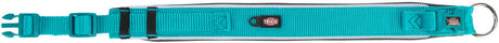 Türkisfarbenes Hundehalsband mit schwarzer Schnalle und silbernem D-Ring, Label "Trixie" sichtbar.