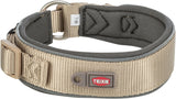 Beiges, verstellbares Halsband mit D-Ring und grauen Details, Text "TRIXIE" sichtbar.