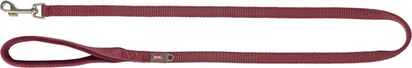 Rote Hundeleine mit gepolsterter Handschlaufe und Metallkarabiner, Text "TRIXIE" auf Etikett sichtbar.