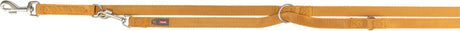 Orangefarbene Hundeleine mit Karabinerhaken und Metallschnallen, Logo "TRIXIE" aufgenäht.