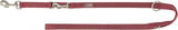 Rote Hundeleine mit zwei Metallkarabinern, einem D-Ring und einem Etikett mit dem Wort "TRIXIE".