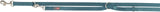 Blaue Hundeleine mit Metallkarabinern und Trixie-Logo auf dem Band.
