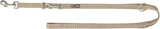 Beige Hundeleine mit Karabinerhaken und Schlaufe, Logo "Trixie" aufgedruckt, aus gewebtem Material.