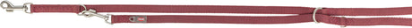 Rote Hundeleine mit silbernen Metallteilen und einem Etikett mit dem Text "TRIXIE".