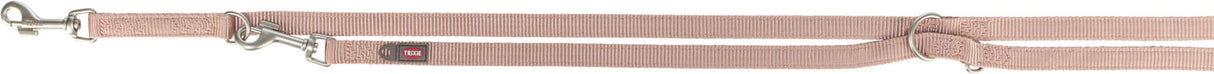 Beige Hundeleine mit silbernem Karabinerhaken und D-Ring, Trixie-Logo auf dem Webstoff.