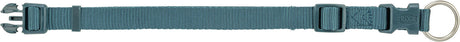 Blaues Hundehalsband mit Kunststoffschnalle und Metallring, verstellbar mit Trixie-Logo auf dem Verschluss.