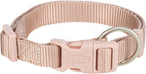 Hellrosa Hundehalsband aus Textilgewebe mit Klickverschluss und silbernem D-Ring; Trixie-Logo sichtbar.