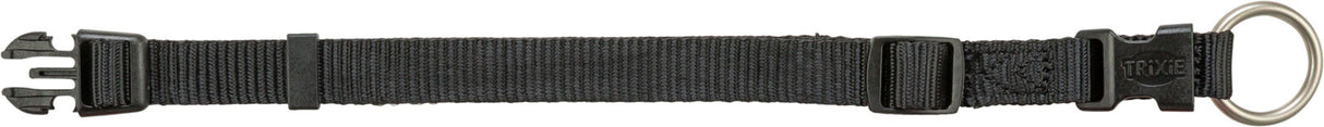 Schwarzes, verstellbares Halsband mit Schnallenverschluss und Metallring, Aufschrift "Trixie" erkennbar.