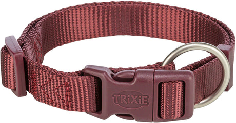 Rotes Halsband aus Nylon mit Kunststoffschnalle und Metallring, Marke "Trixie" auf Schnalle sichtbar.
