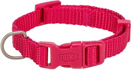 Rotes Hundehalsband aus Nylon mit einem Kunststoffverschluss und einem Metallring, Marke „Trixie“.