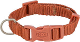 Roter Hundehalsband aus gewebtem Material mit Kunststoffverschluss und Metallring, Aufschrift "Trixie".