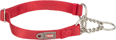 Rotes Hundehalsband aus Nylon mit einem Metallring und einer Metallkette, Label mit "Trixie" Schriftzug.