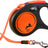 Schwarze Hundeleine mit reflektierender neonorangefarbener Fläche und einem Metallkarabinerhaken.