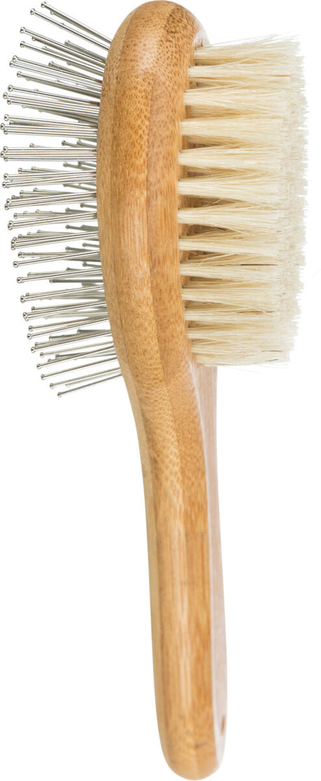 Holzhaarbürste mit Naturborsten und metallenen Stiften auf der Rückseite, ergonomischer Griff.