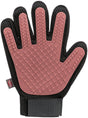 Ein schwarzer und rosafarbener Tierpflegehandschuh mit Noppen und Klettverschluss.