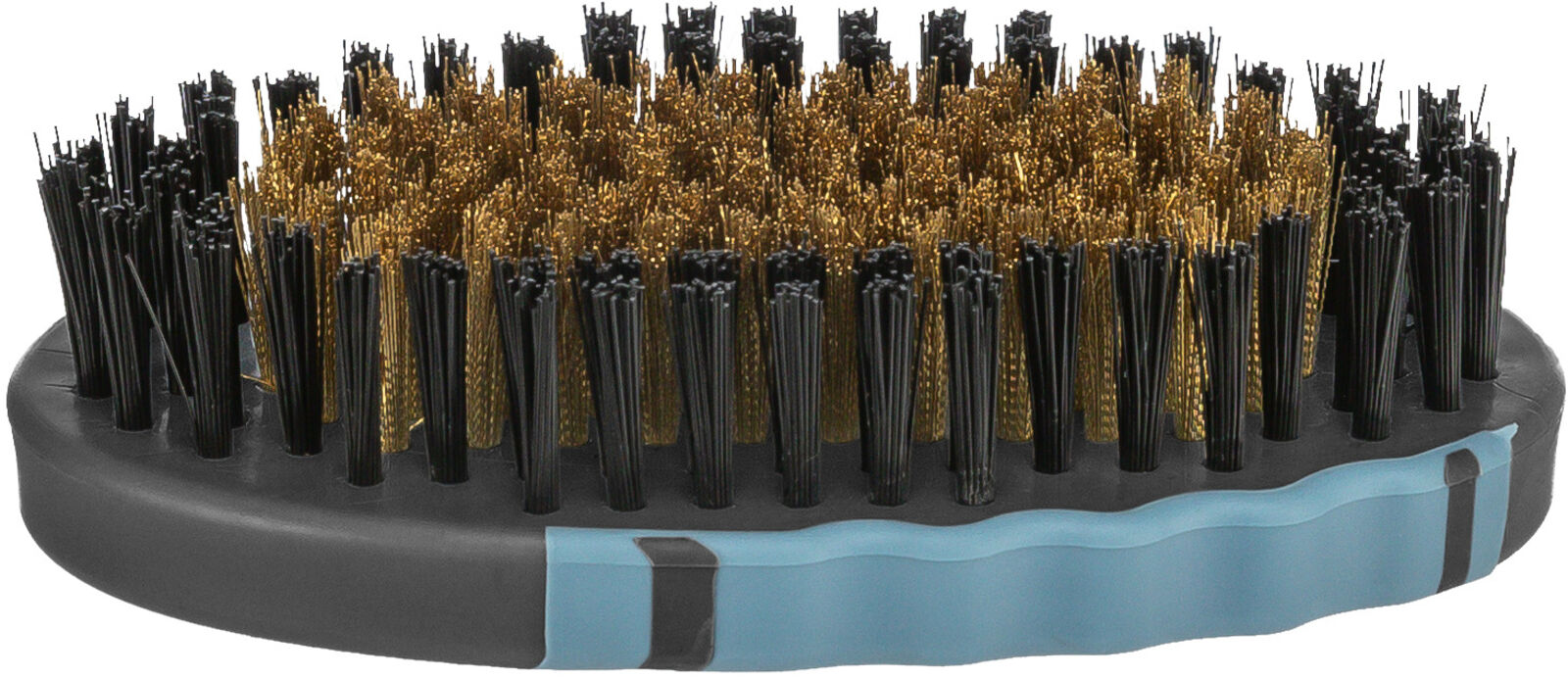 Die Bürste hat schwarze und goldene Borsten, ein ovales Design und einen ergonomischen schwarz-blauen Griff.