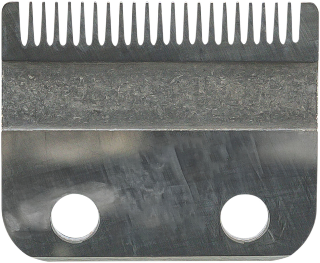 Metalltrimmerklinge mit feinen Zähnen oben und zwei Löchern unten, silberfarben.