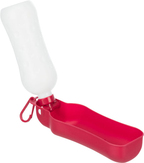 Weiße Flasche mit roter Schale und Karabinerhaken, Flasche wirkt als Trinkaufsatz.