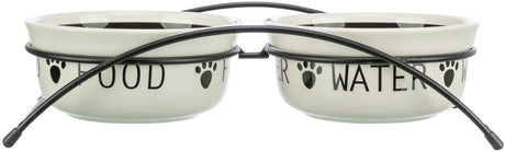 Zwei cremefarbene Schalen mit schwarzem Schriftzug "FOOD" und "WATER", gehalten in einem schwarzen Metallständer.