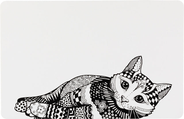 Schwarz-weiße Zeichnung einer liegenden Katze mit komplexen geometrischen Mustern auf weißem Hintergrund.