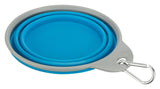 Kollapsible blaue Silikonschüssel mit grauem Rand und Metallkarabiner.