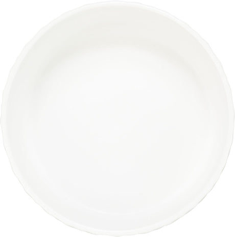 Weiße, runde Keramikplatte mit leicht gewelltem Rand, sichtbar von oben.