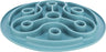 Rundes, blaues Labyrinth-Design mit erhöhten Kanten und Wänden, flach auf einer Oberfläche liegend.