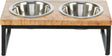 Erhöhter Hundenapf aus Holz mit zwei Edelstahl-Schüsseln, auf einem schwarzen Metallgestell.