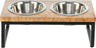 Erhöhter Hundenapf aus Holz mit zwei Edelstahl-Schüsseln, auf einem schwarzen Metallgestell.