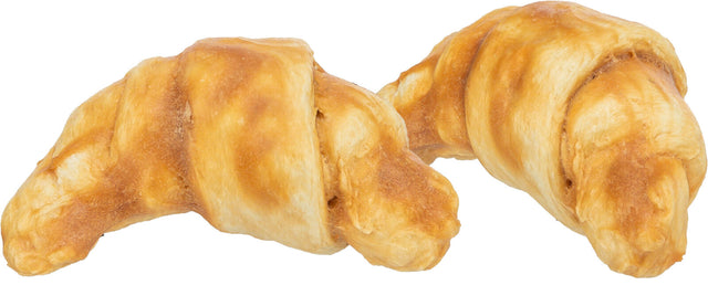 Zwei goldbraune Croissants mit knuspriger Oberfläche liegen nebeneinander auf weißem Hintergrund.