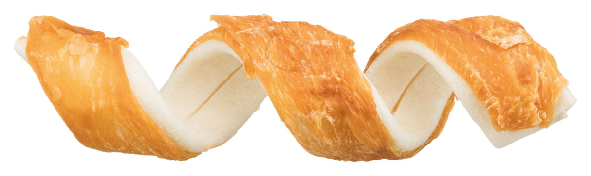 Gedrehtes, spiralförmiges Hundekausnack in Weiß und Orange, Textur wirkt knusprig und faserig.