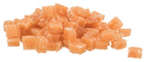 Würfel aus orangefarbenem Material in einem Haufen angeordnet.