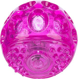Runder, transparenter, pinkfarbener Ball mit strukturierten Oberflächen und Erhebungen.