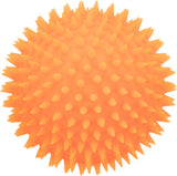 Orangefarbener Ball mit vielen kurzen, spitzen Noppen auf der Oberfläche.