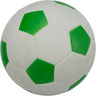 Ein Ball mit weißen und grünen sechseckigen Mustern, ähnlich einem Fußball, auf weißem Hintergrund.