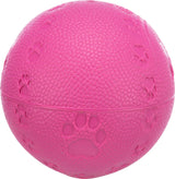 Runder, pinker Ball mit strukturierter Oberfläche und eingearbeiteten Pfotenabdrücken.