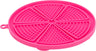 Rundes pinkes Silikon-Tablett mit dreieckigen Abschnitten und Noppenstruktur.