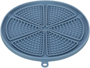 Runde blaue Unterlage mit segmentierten Flächen und Noppen, geeignet für gleichmäßige Verteilung von Inhalten.