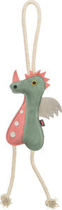 Spielzeug in Form eines Drachen mit grünem Kopf, rosa Körper, Flügeln und langen Seilen als Beine.