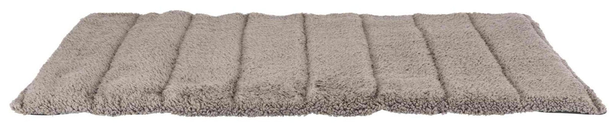 Beige, rechteckige, flauschige Matte mit gesteppten Abschnitten.