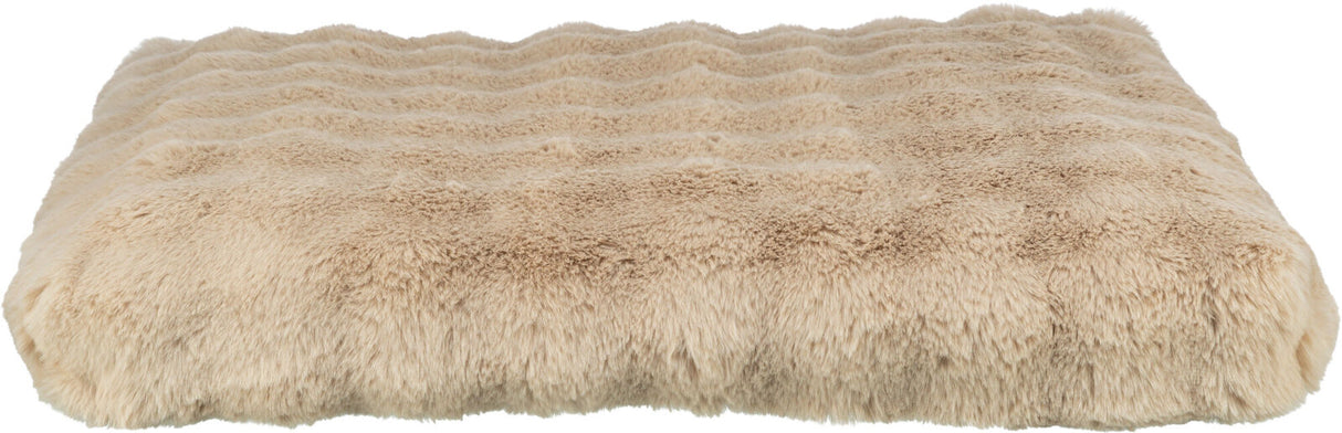 Rechteckiges, beiges Kissen mit flauschiger Oberfläche und wellenartiger Struktur.