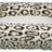 Weiches, rechteckiges Tierbett mit Leopardenmuster, aus plüschartigem Material in Beige und Braun.