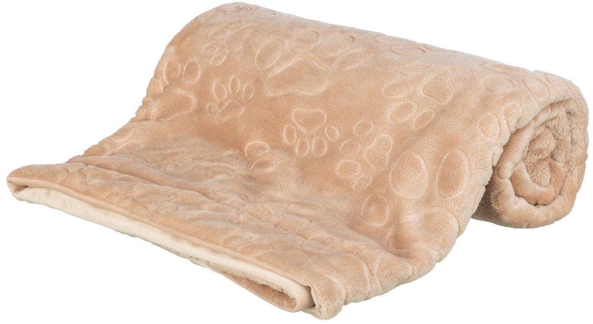 Eine beige, flauschige Decke mit eingestanzten Pfotenabdrücken ist teilweise aufgerollt zu sehen.