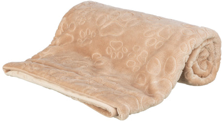 Eine beige, flauschige Decke mit eingestanzten Pfotenabdrücken ist teilweise aufgerollt zu sehen.