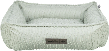 Rechteckiges, pastellgrünes Haustierbett mit wellenartiger Struktur und einem Label "homeEdition Trixie".