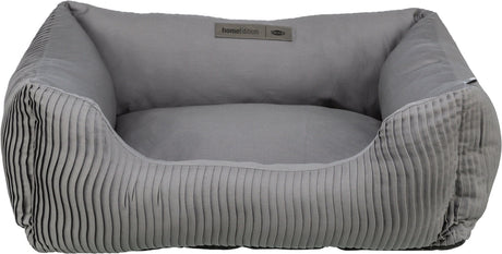 Graues, gestepptes rechteckiges Kissen mit erhöhten Seitenwänden und dem Text "homeEdition TRIXIE" darauf.